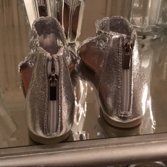 BAMBOO SILVER SANDALS(NEW IN BOX) ‼️NO OFFERS‼️ - Picture 5 of 8